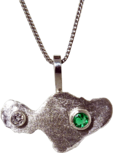 Gold Pendant in the shape of Maui with and Emerald and Diamond
