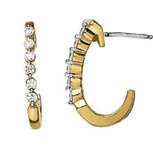 With 12 diamonds in these 14 karat white gold hoop earrings, you'll be sure to bring sparkle to the whole room.