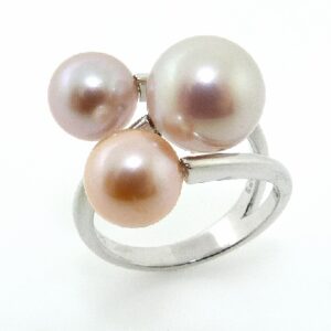 Sterling silver ring set with 3 freshwater pearls 8-8.5mm and 10-11mm