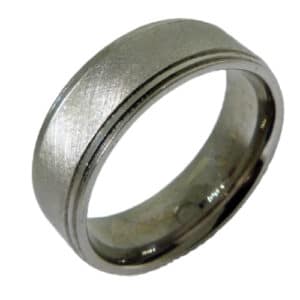 14K White gold domed men's 7.5mm band with textured centre and polished step down edges. This ring is available in 14K/18K white, yellow or rose gold and platinum and in any width or finish.
