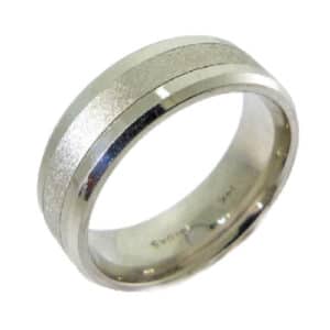 14K White gold polished flat men's 7 mm band with acid texture and polished edges. This ring is available in 14K/18K white, yellow or rose gold and platinum and in any width or finish.