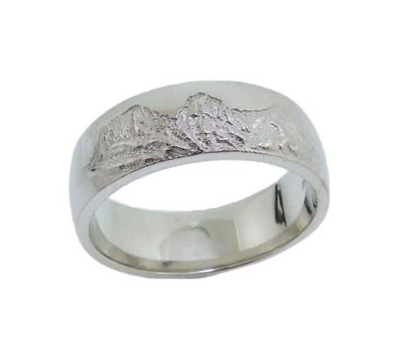 14K White gold men's band featuring an etching of the Three Sisters mountain range. 