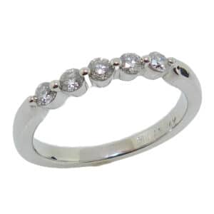 14K White gold shared claw lady's band set with 5 round brilliant cut diamonds, 0.286cttw, G, SI2/I.