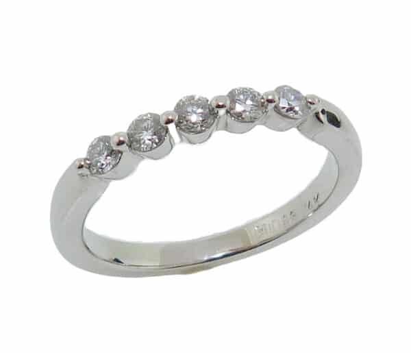 14K White gold shared claw lady's band set with 5 round brilliant cut diamonds, 0.286cttw, G, SI2/I.