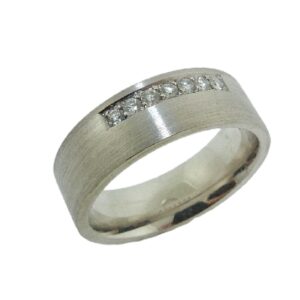 14K White gold men's 7mm ring pave set with 7 round brilliant cut diamonds, 0.20cttw, G/H, SI. 