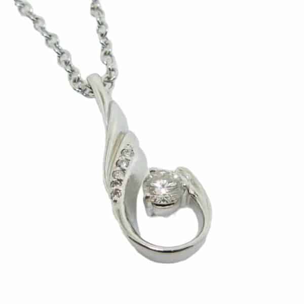 14K White gold diamond pendant set with 6 round brilliant cut diamonds, 0.145 total carat weight, G/H, SI1-2.