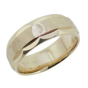 10K Yellow gold hammered stainless finish centre with polished step down detail edges.