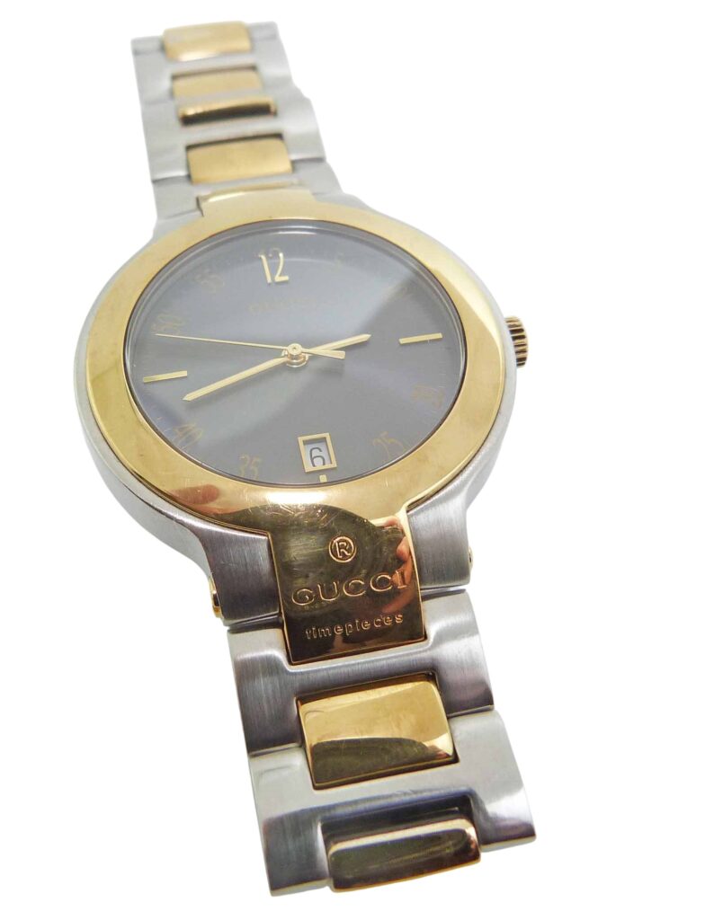 Estate Men's Gucci watch in stainless steel and yellow gold plated round with grey dial with date.